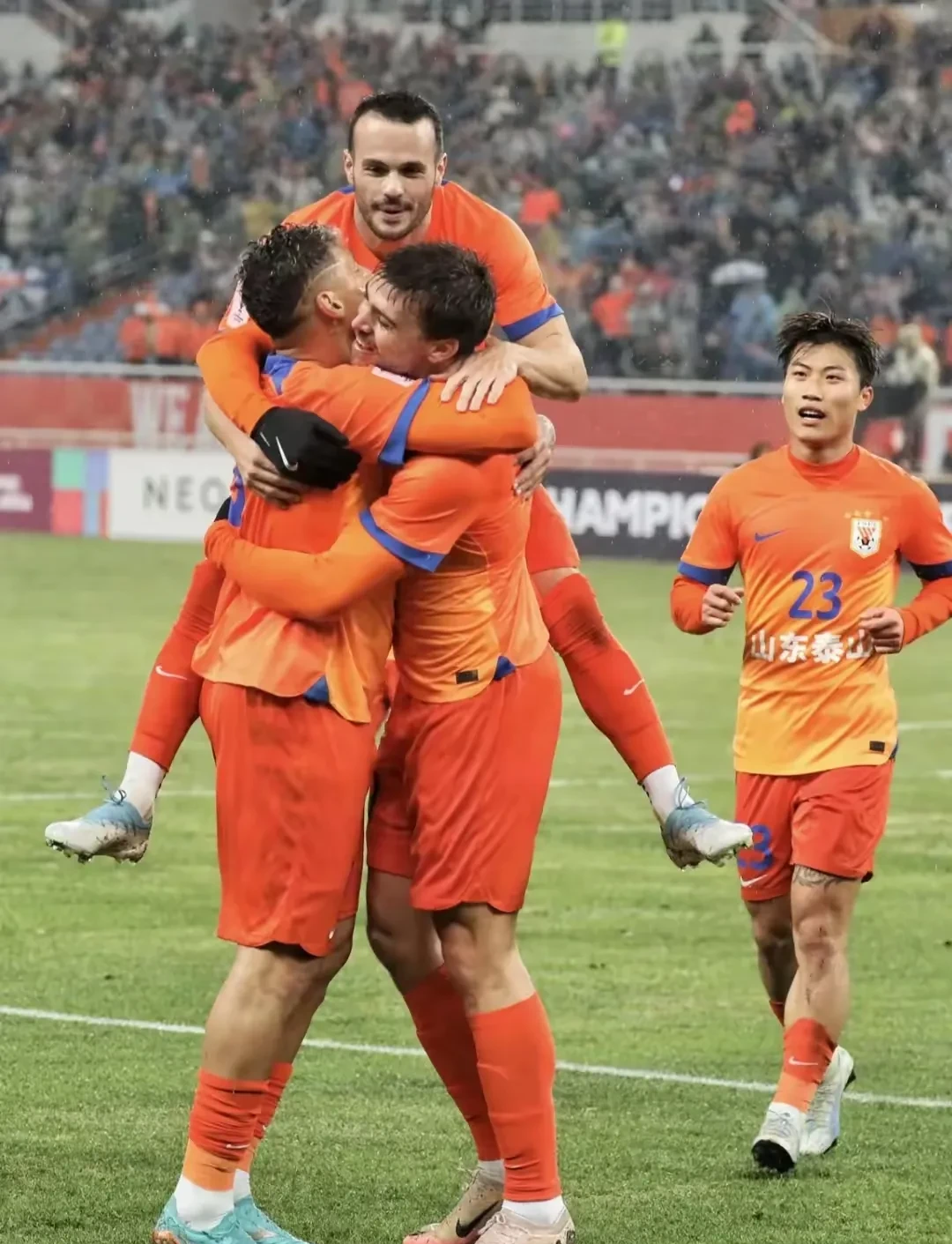 山东泰山发布备战花絮，集结日战术微调，NBA季后赛任务艰巨，资深球员宣示担当的简单介绍-爱游戏登录